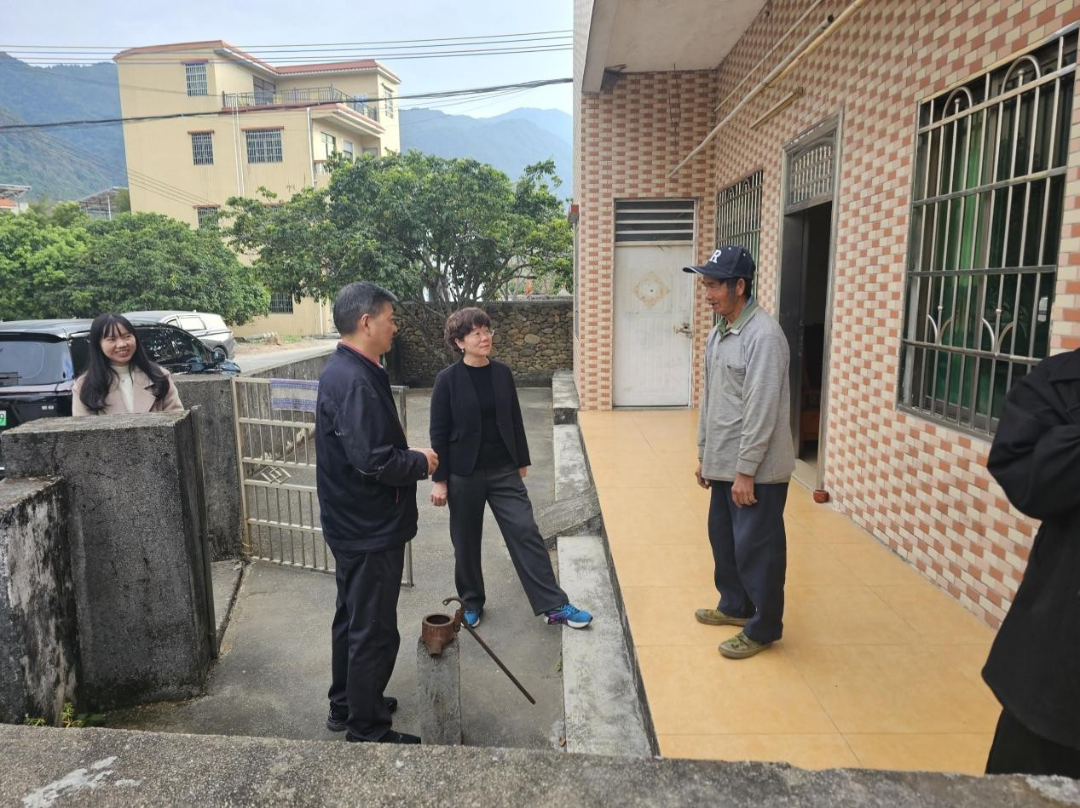 市成人电影
工作人员走访农户了解春节期间用水情况.jpg